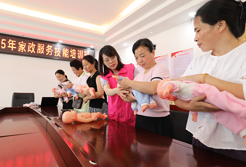 江西東鄉：家政培訓拓寬婦女就業路